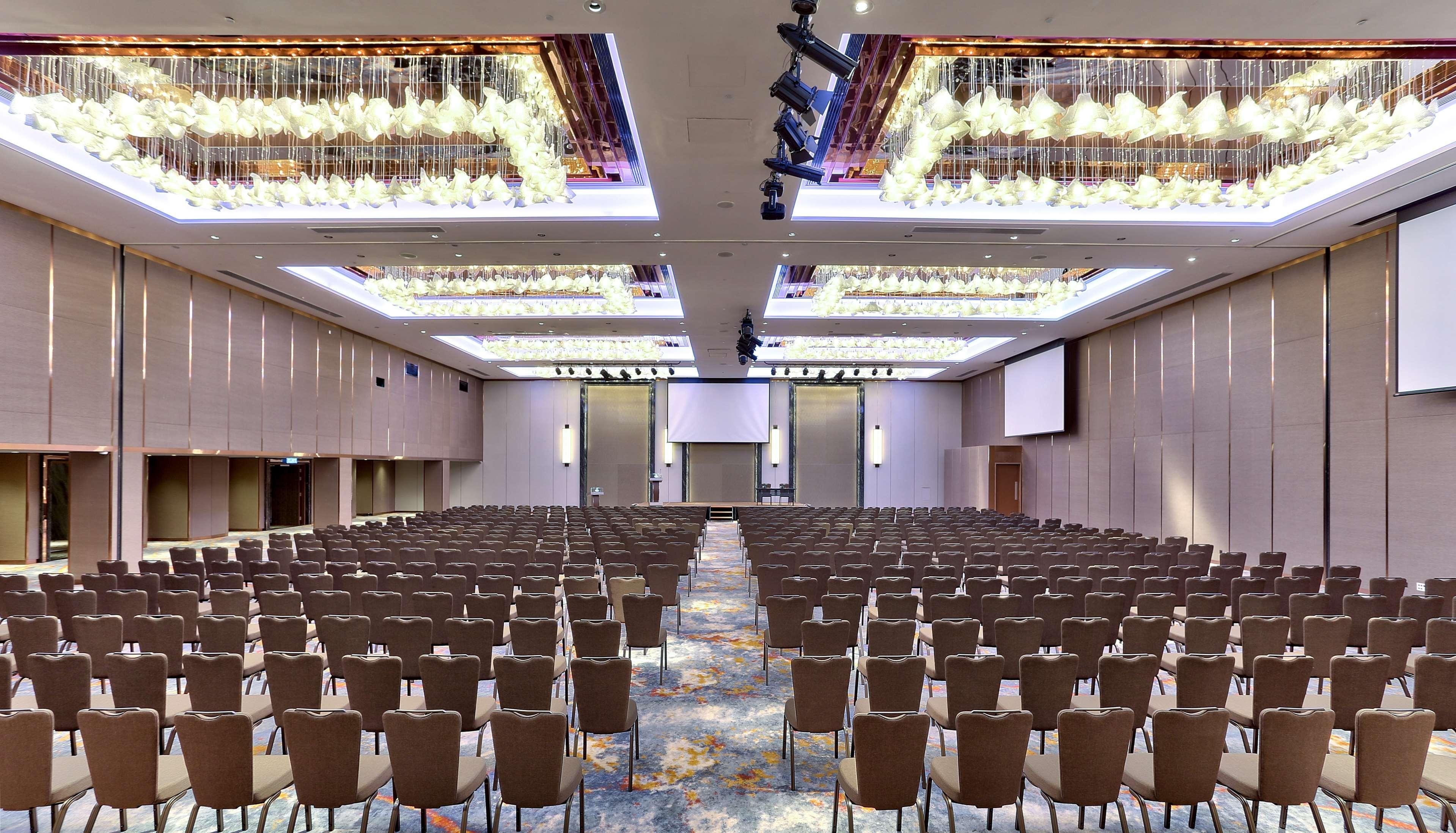 Hilton Hotel 5*