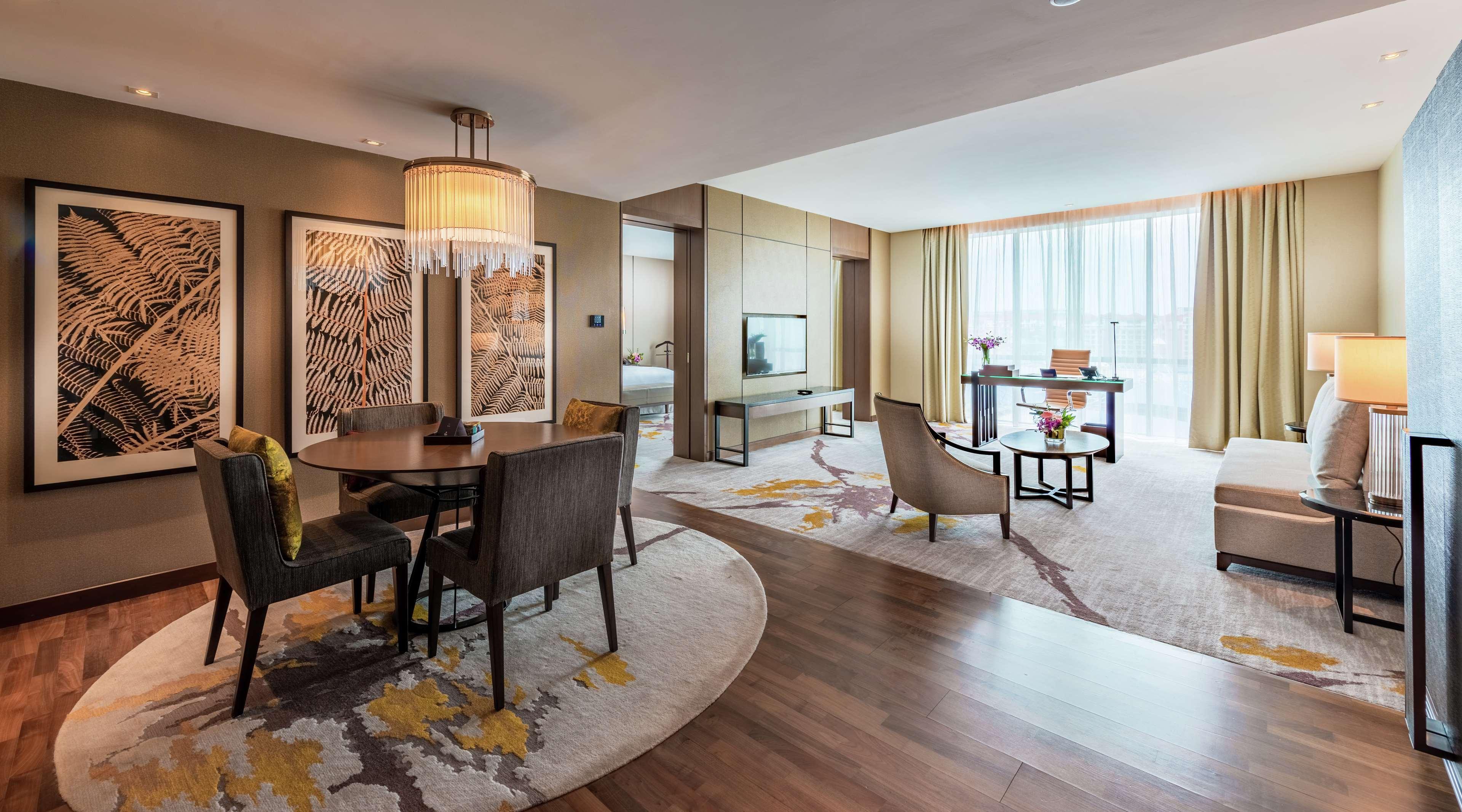 Hilton Hotel 5*